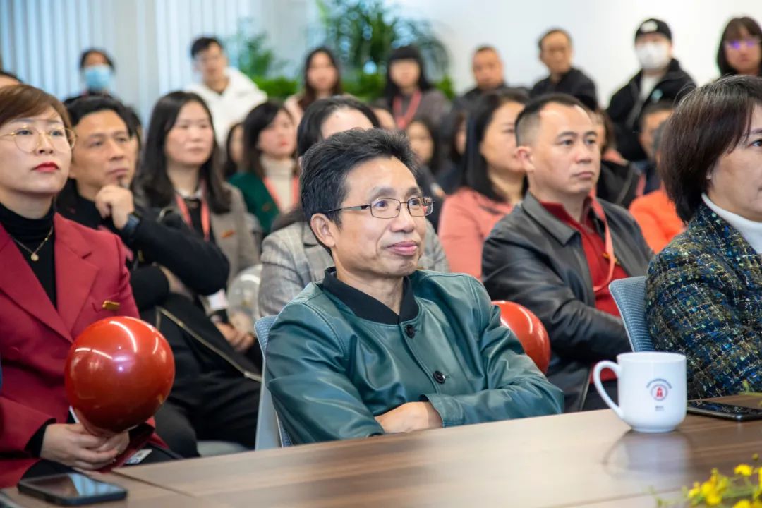我們25周歲啦！“更好的鴻揚(yáng)，更好的自己” 主題晨會(huì)圓滿舉辦