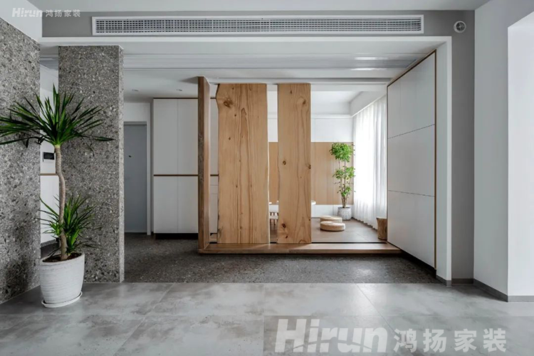 長沙裝修公司：如何設(shè)計一個小戶型衣帽間？