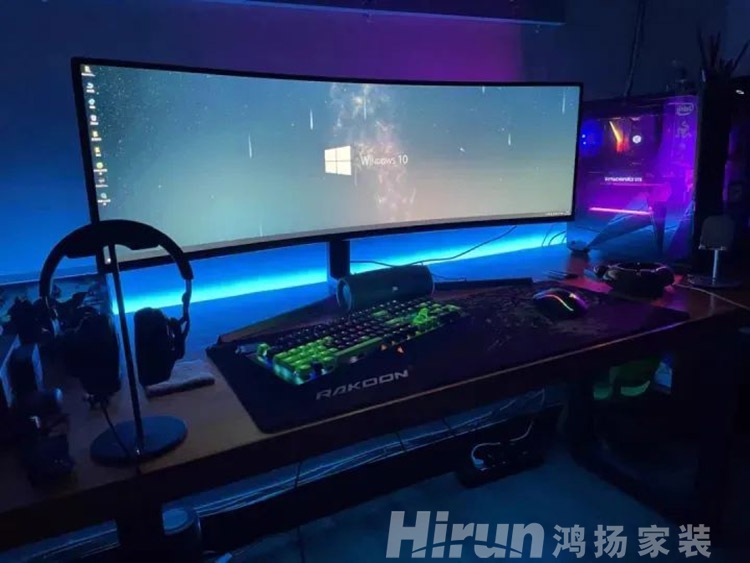 喂！來我家超厲害的電競房一起開黑嗎？！