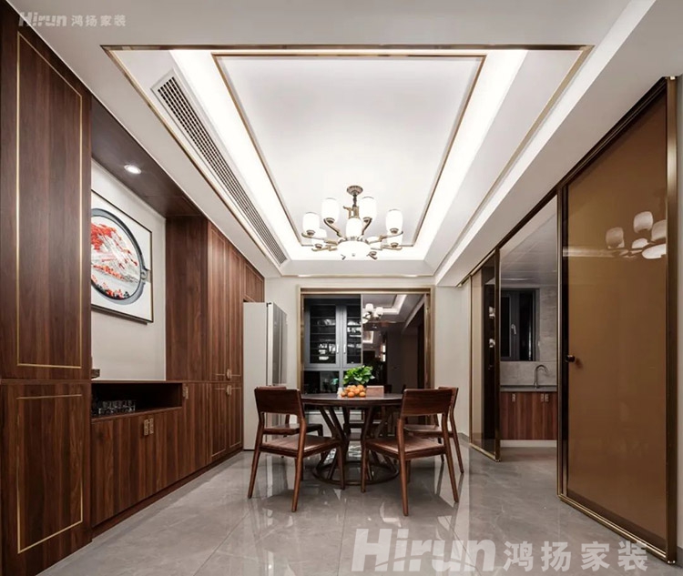 130㎡新中式家裝設計，客餐廳儒雅有禪意，隔墻裝出獨立小玄關，效果好極了！