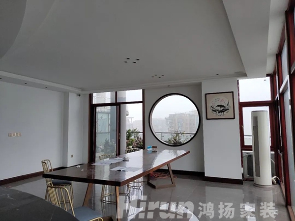 220㎡輕奢大宅，在超大弧形陽(yáng)臺(tái)欣賞270度江景的品質(zhì)生活