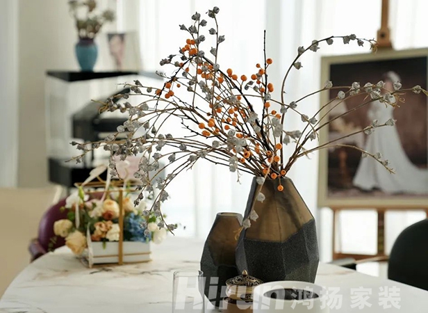 220㎡輕奢大宅，在超大弧形陽(yáng)臺(tái)欣賞270度江景的品質(zhì)生活